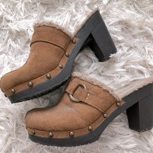Union Bay size 8 1/2 suede fur lined clogs